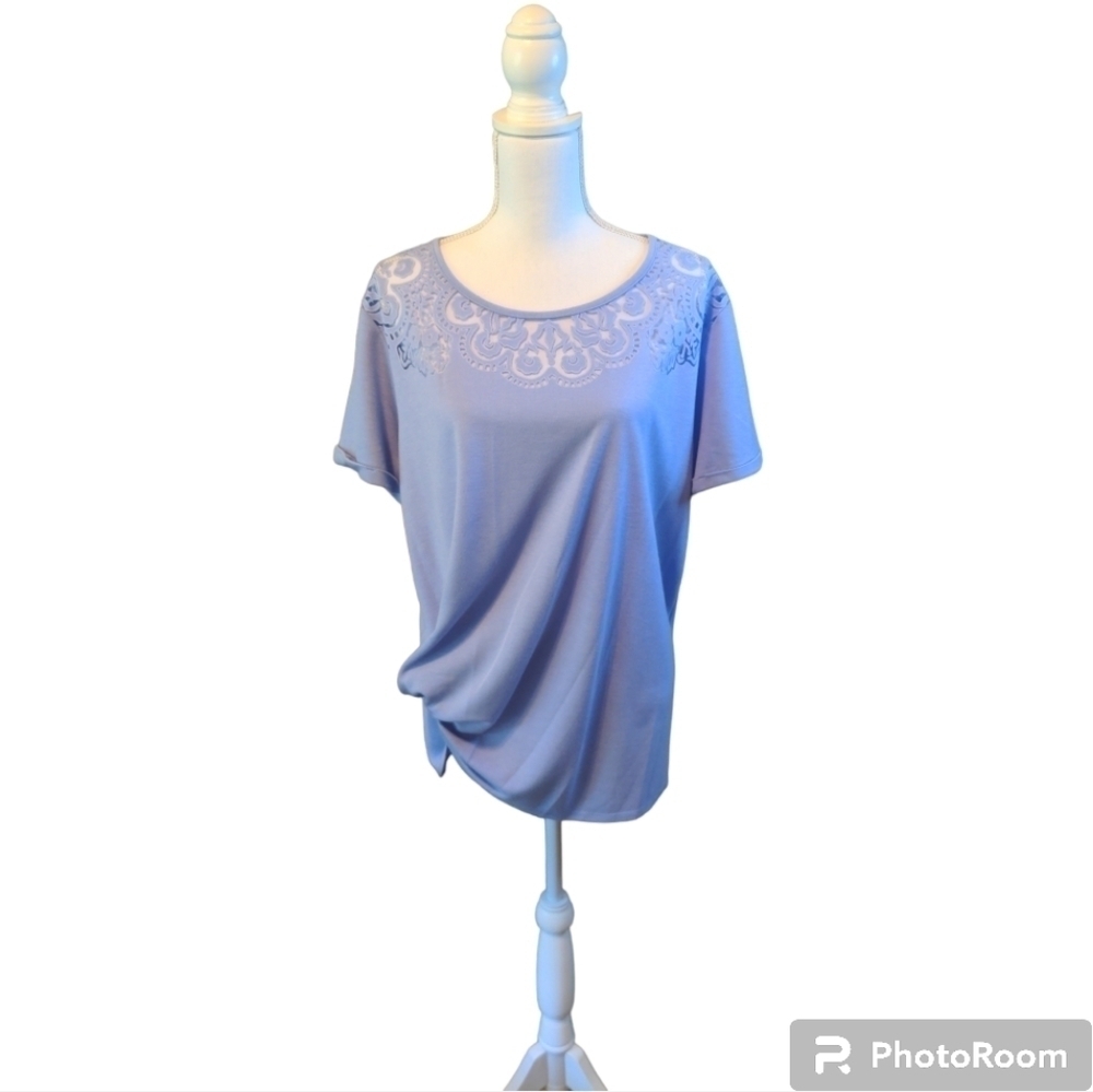 C. WONDER LACEY CUT OUT 🌸 Lilac Short Cuffed Sleeve Top SZ XXL